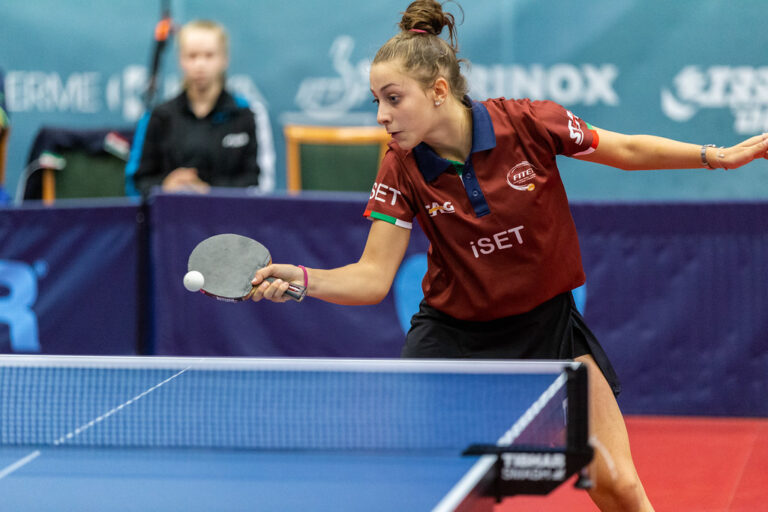 Nicole Arlia: Atlet Tenis Meja Berbakat yang Mencuri Perhatian Dunia